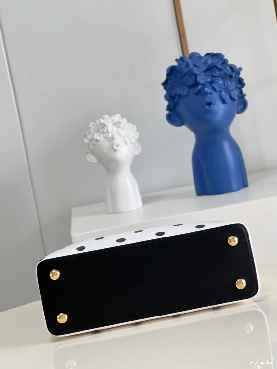 LOUIS CAPUCINES MM VUITTON 0402